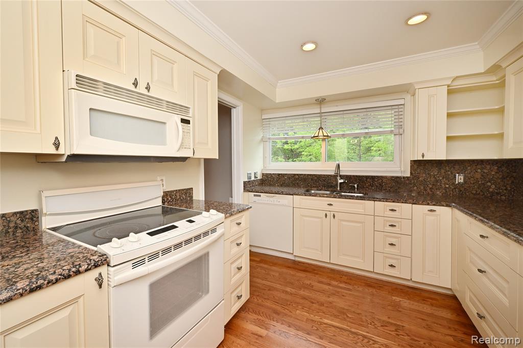 4043 W Maple, D 101, Bloomfield Hills, MI 48301 — Photo 16