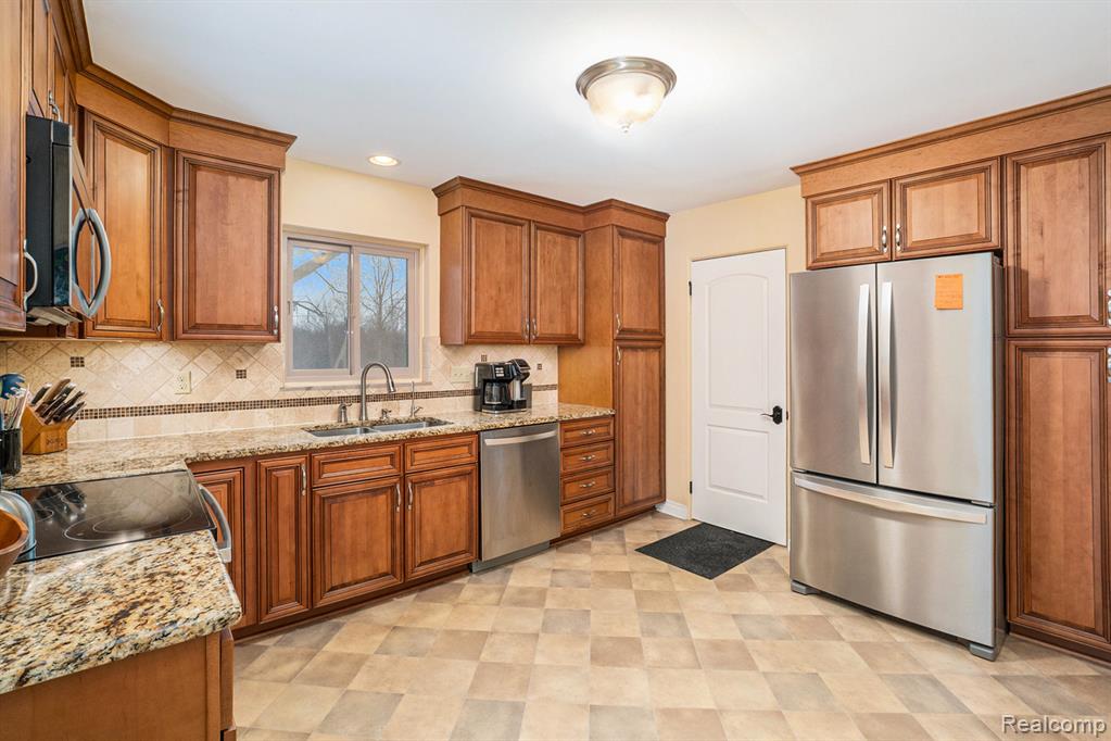 7545 Porter Road, Grand Blanc, MI 48439 — Photo 11