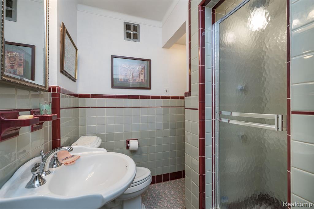 28090 Sunset Boulevard W, Lathrup Village, MI 48076 — Photo 19