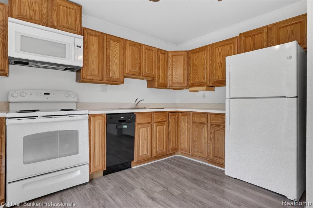 902 Little Hill Court, Rochester Hills, MI 48307 — Photo 9