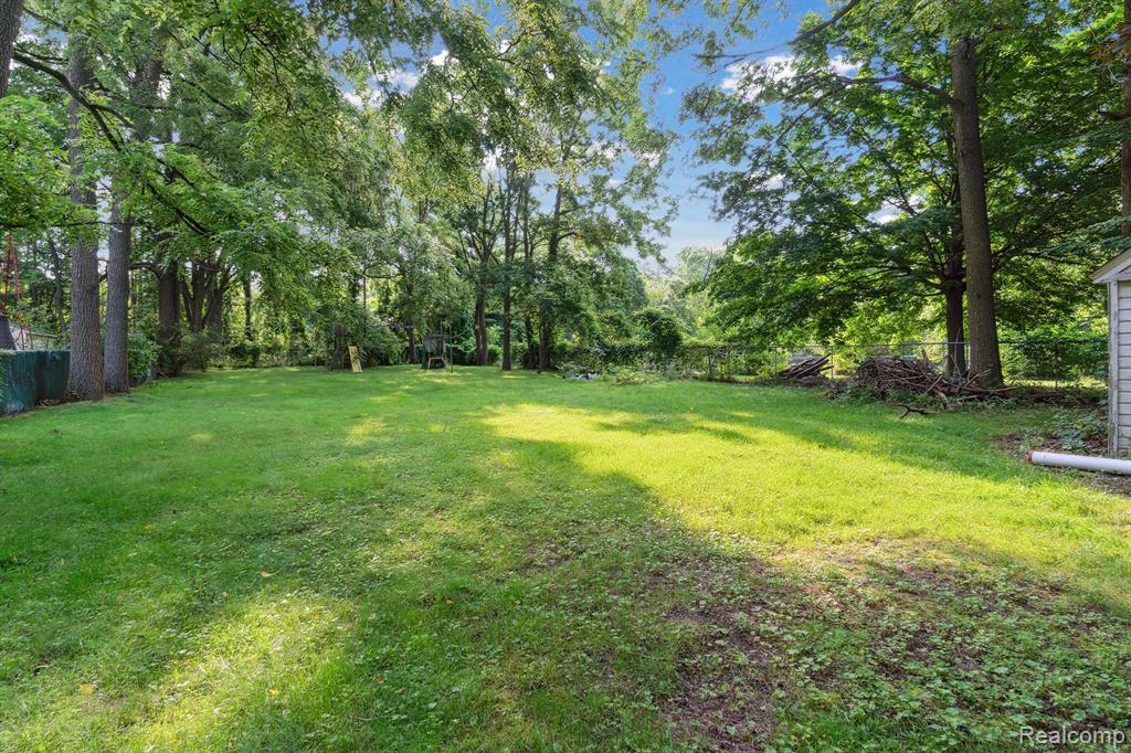 4311 FENTON Road, Flint, MI 48507 — Photo 37