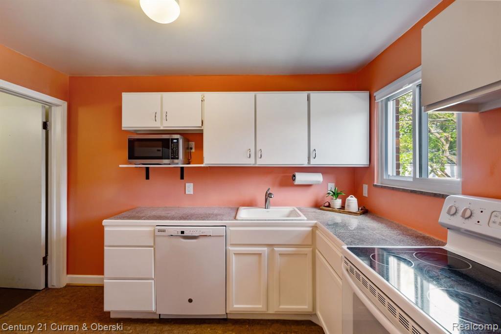 9917 MIDDLEBELT Road, Livonia, MI 48150 — Photo 16