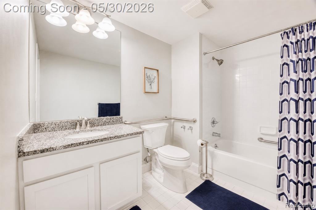 250 E Harbortown Drive, 205, Detroit, MI 48207 — Photo 6