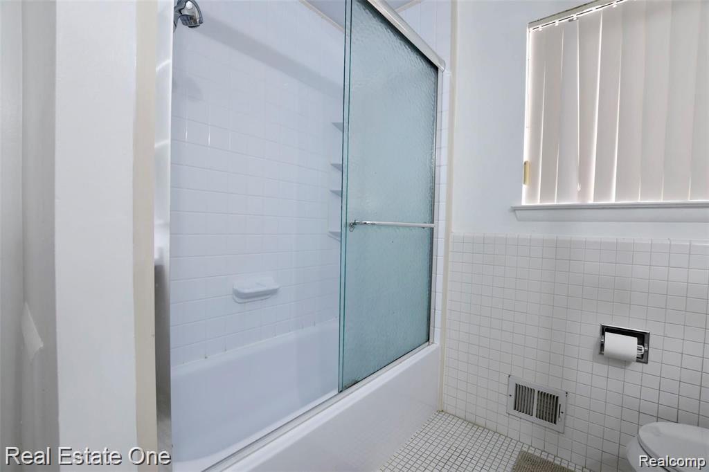 509 FOX HILLS Drive N, Bloomfield Hills, MI 48304 — Photo 6