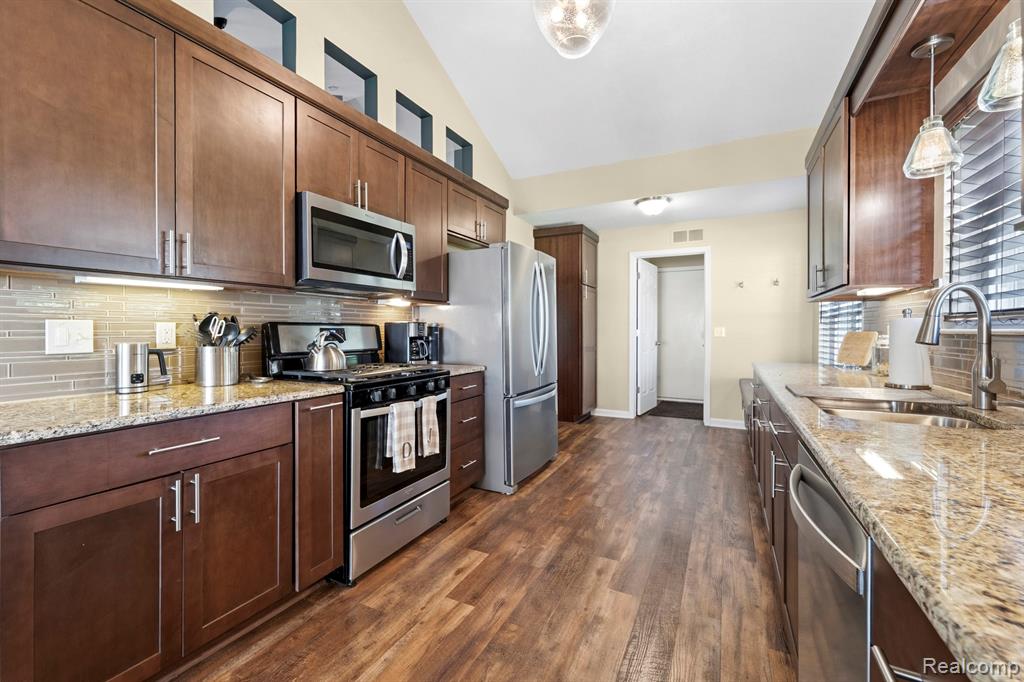 5514 Greenway Drive, Trenton, MI 48183 — Photo 11