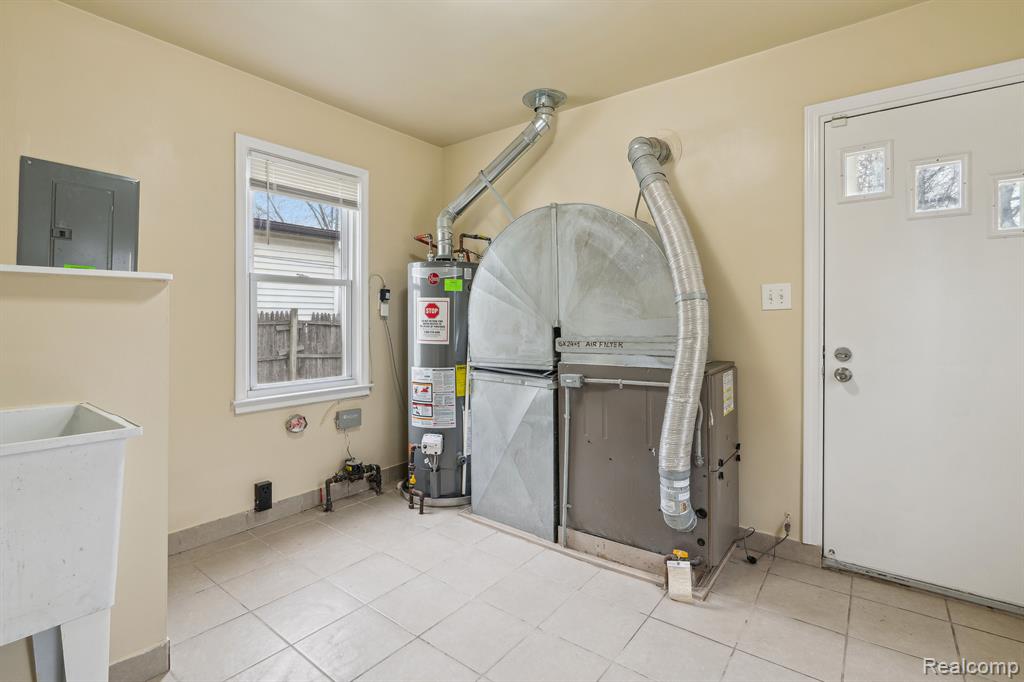 8468 LOZIER Avenue, Warren, MI 48089 — Photo 25