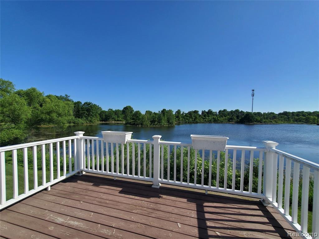 7281 Hawthorne Circle, Goodrich Vlg, MI — Photo 2