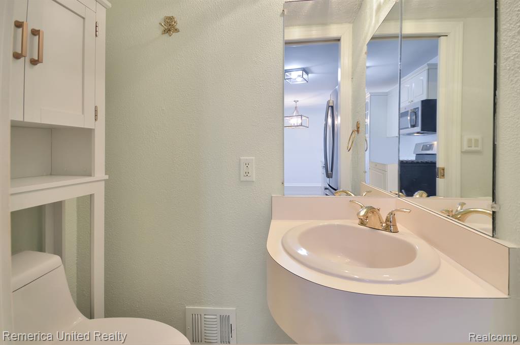 23715 Stonehenge Boulevard, Novi, MI — Photo 11