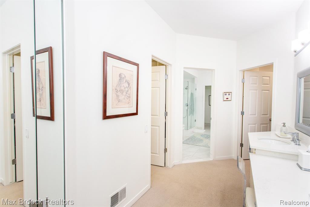 6524 Pleasant Lake Court, West Bloomfield, MI — Photo 33