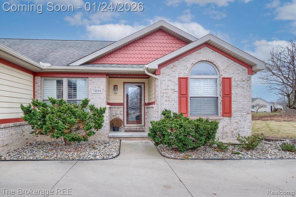 7095 Woods West Drive, Flushing, MI 48433 — Photo 2