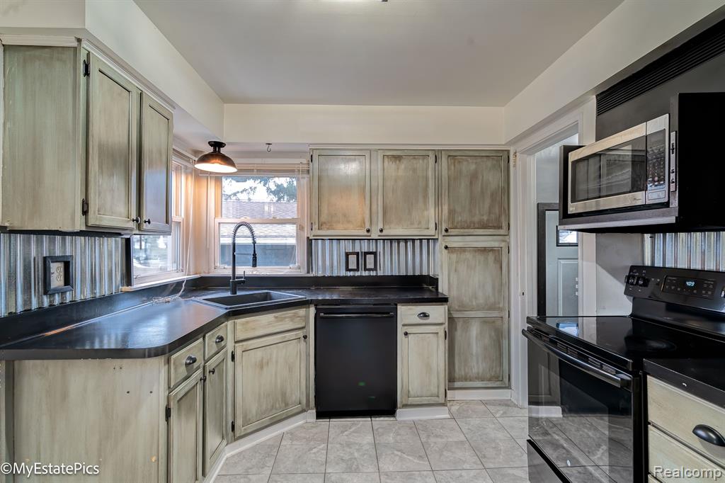 1251 CLARITA Street, Ypsilanti, MI 48198 — Photo 38