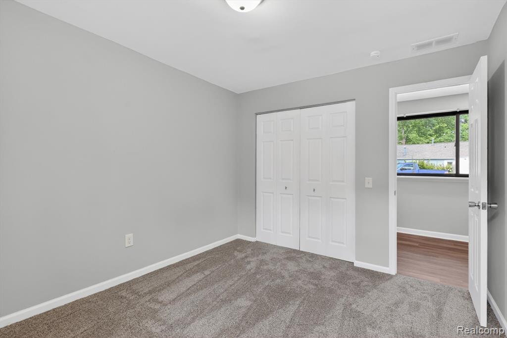 4841 Fenmore Avenue, Waterford, MI 48328 — Photo 23
