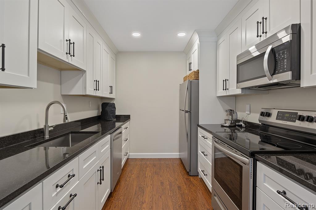 1961 WICKHAM Street, Royal Oak, MI 48073 — Photo 9