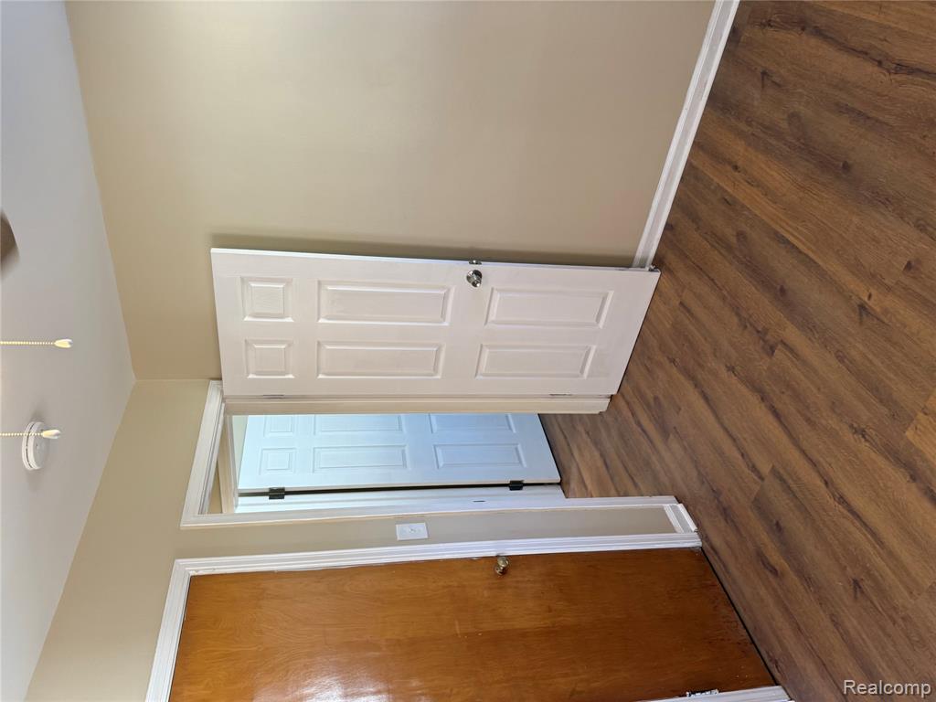 9557 W Inkster Road W, Livonia, MI 48150 — Photo 21
