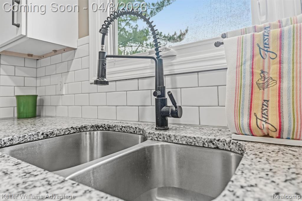 6385 Woodcrest Ridge, Clarkston, MI — Photo 11