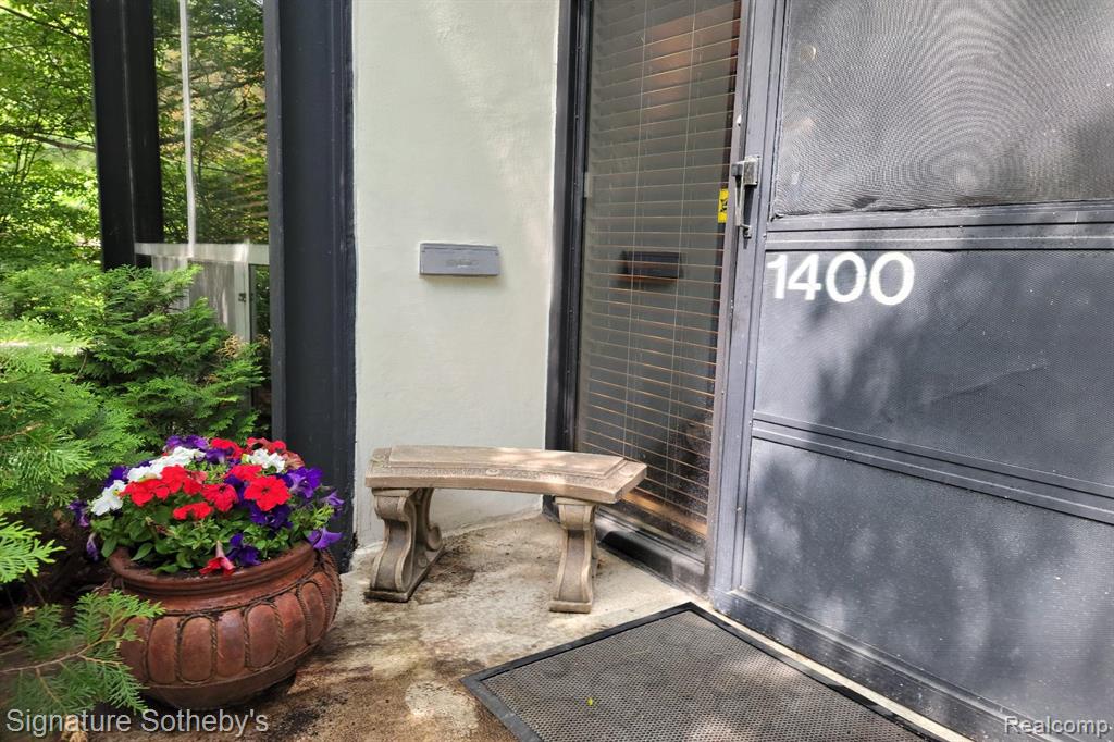 1400 Joliet Place - Photo 2
