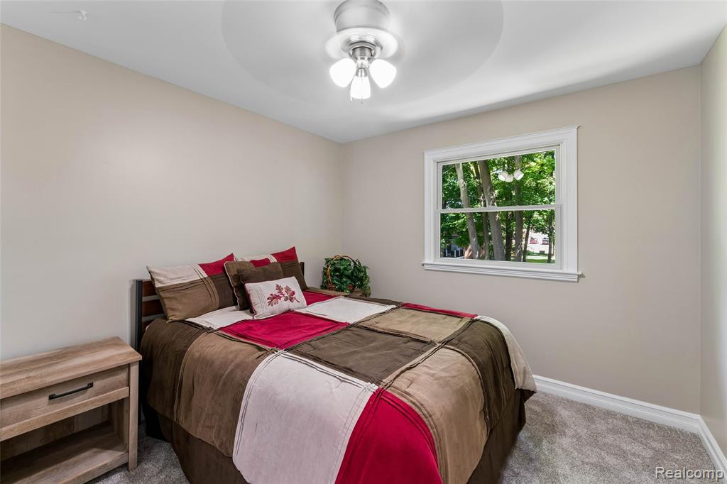 5327 Olde Saybrooke Road, Grand Blanc, MI 48439 — Photo 21