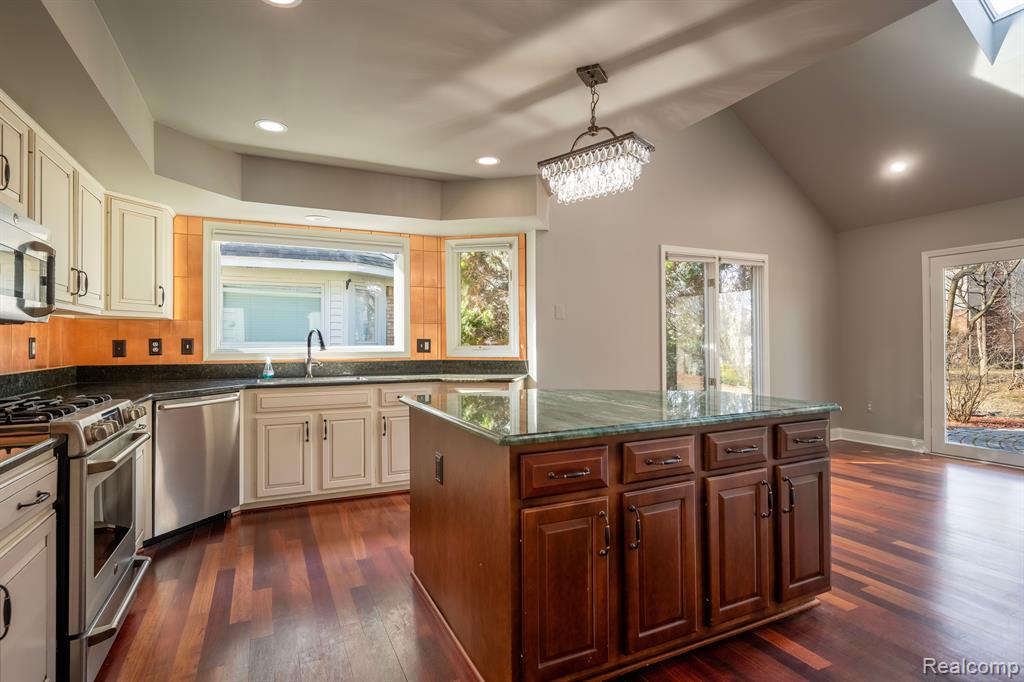 43331 HERRING Drive, Clinton Twp, MI 48038 — Photo 10