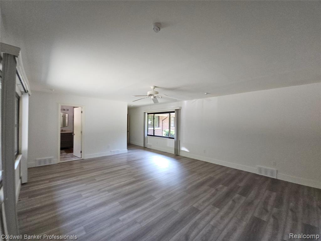 58540 Grand River Avenue, New Hudson, MI 48165 — Photo 24