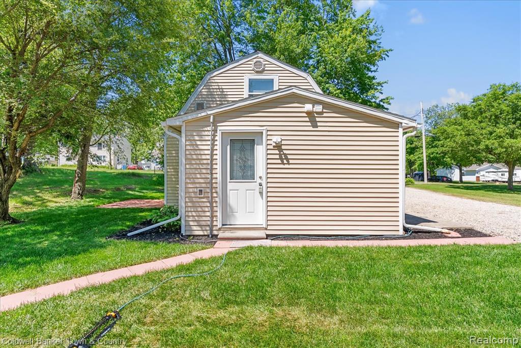 833 Hein Avenue, Lansing, MI 48911 — Photo 29