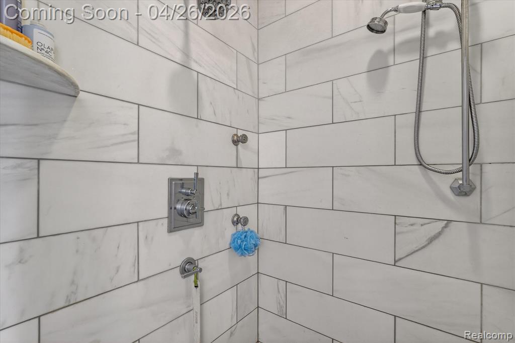 6932 Oakhurst Ridge Road, Clarkston, MI 48348 — Photo 23