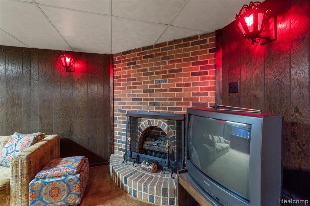 26916 Rouge River Drive, Dearborn Heights, MI 48127 — Photo 30