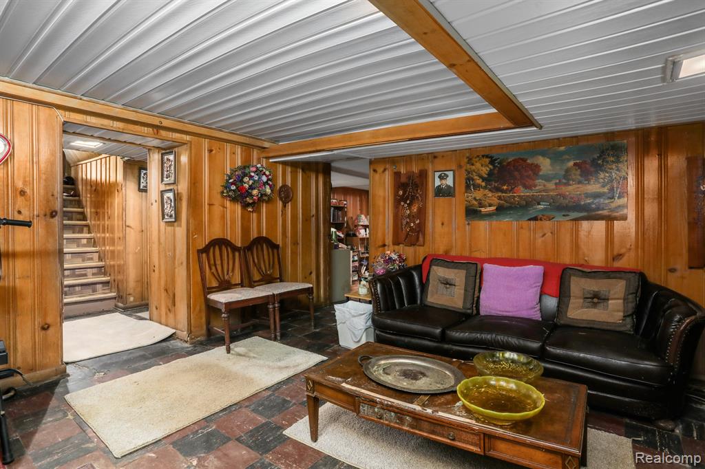 8691 E OUTER Drive, Detroit, MI 48213 — Photo 37