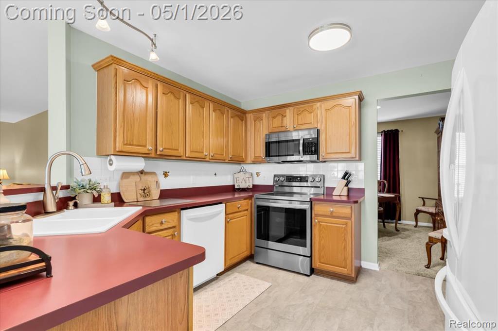 8330 Sherwood Drive, Grand Blanc, MI 48439 — Photo 11