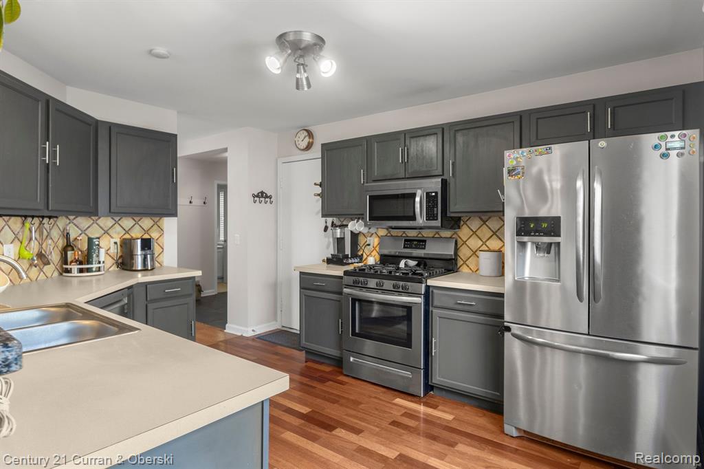 8611 BARRINGTON Drive, Ypsilanti, MI 48198 — Photo 11