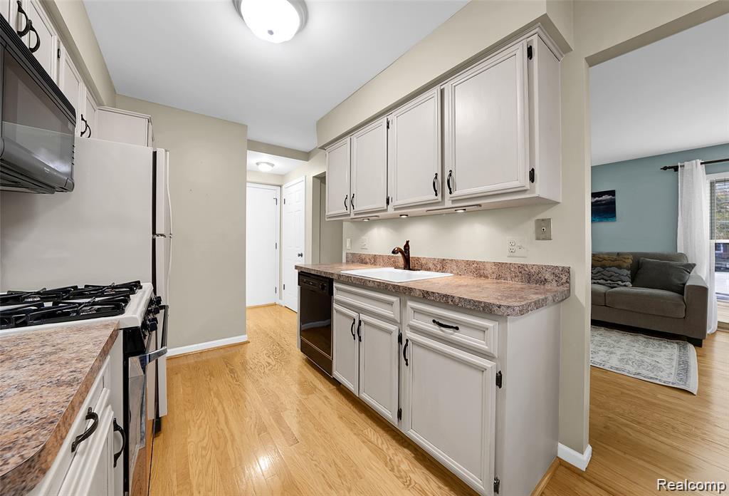 44167 Providence Drive, 326, Clinton Twp, MI 48038 — Photo 11