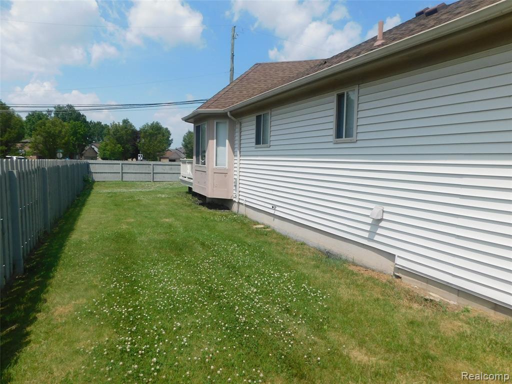 52025 HICKORY Drive, Chesterfield, MI 48047 — Photo 7