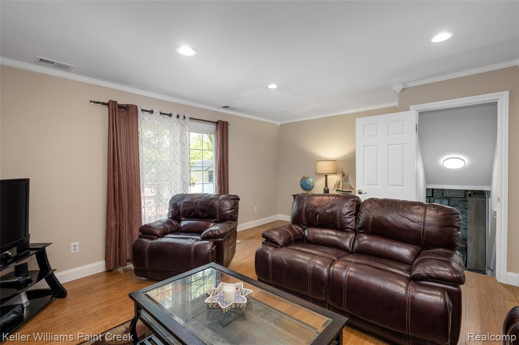 5778 NEW MEADOW Drive, Ypsilanti, MI 48197 — Photo 9
