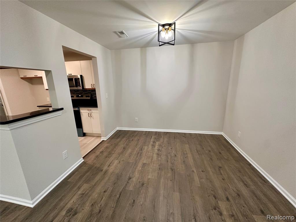 5484 Pine Aires Drive, Sterling Heights, MI 48314 — Photo 8