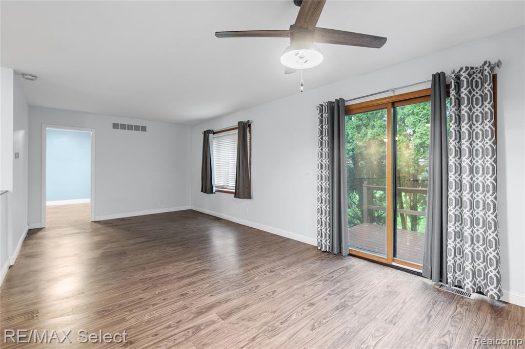 580 Oakbrook Circle, Flushing, MI 48433 — Photo 19