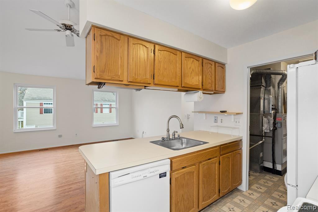 381 NEPTUNE Drive, Walled Lake, MI 48390 — Photo 12