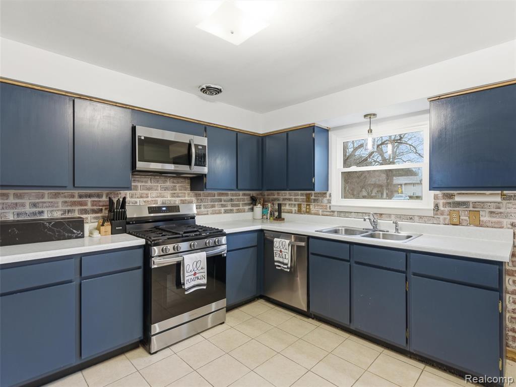 550 Johnson Street, Almont, MI 48003 — Photo 9