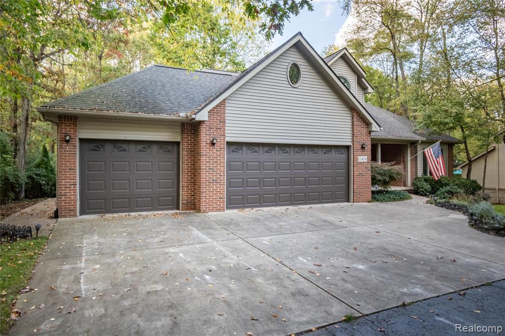11410 Tall Shadows Court, Pinckney, MI 48169 — Photo 46