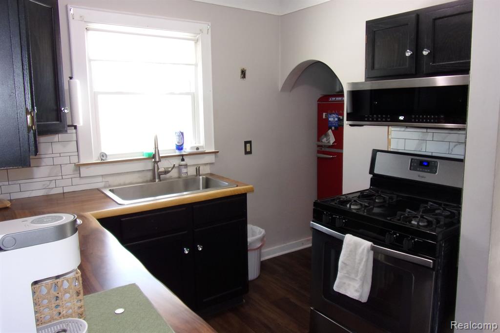 407 LIVINGSTON Street, Howell, MI 48843 — Photo 8