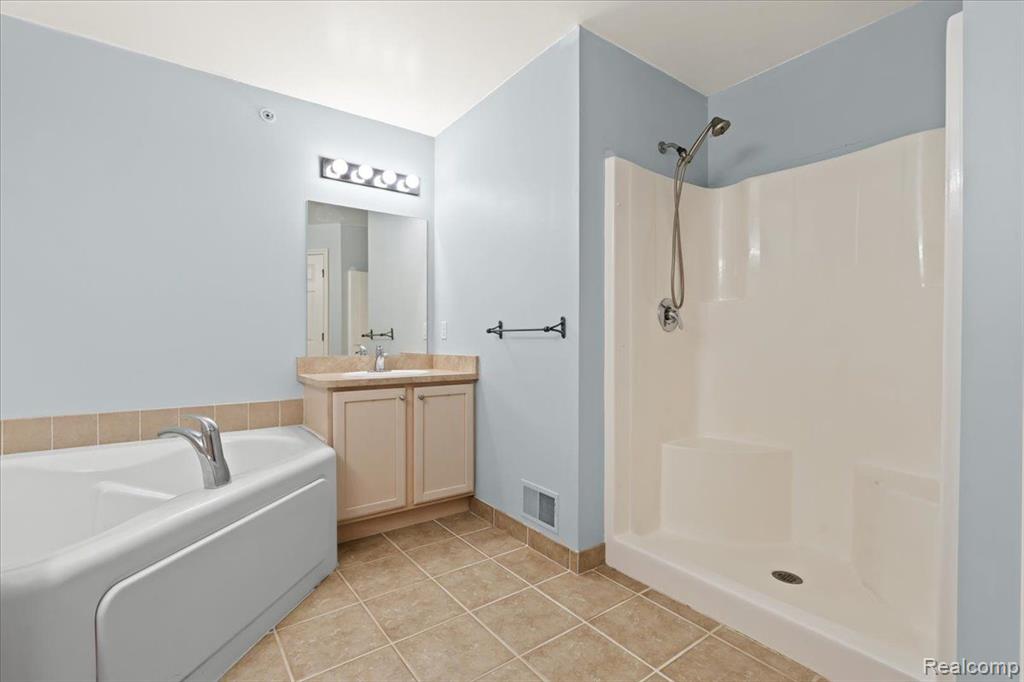50111 HARDING Street, 121, Canton, MI 48188 — Photo 19