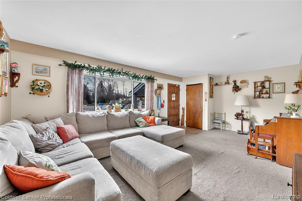 2556 N Williams Lake Rd. Road, Waterford, MI 48327 — Photo 2