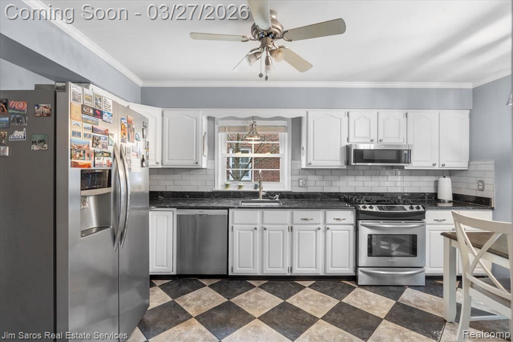 789 Lakeland Street, Grosse Pointe, MI 48230 — Photo 9