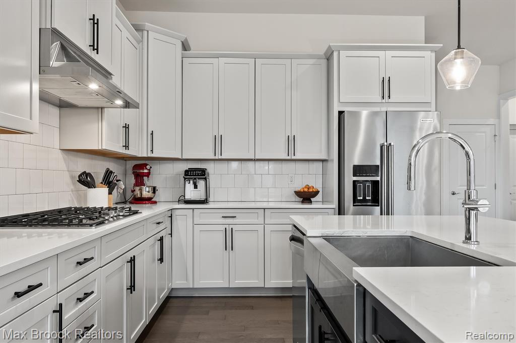 5526 Helmsdale Boulevard, West Bloomfield, MI — Photo 9