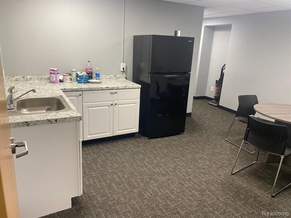 1213 N BALLENGER Highway, Flint, MI 48504 — Photo 8