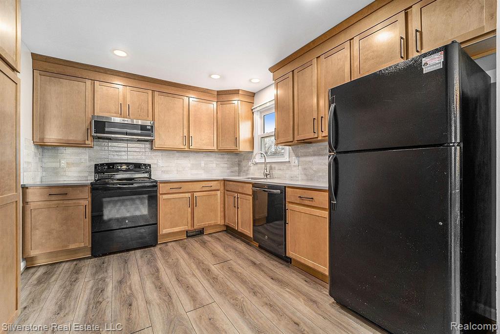 804 DICKSON Lane, Rochester Hills, MI 48307 — Photo 9
