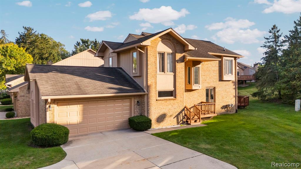 35375 Blue Spruce Drive, Farmington Hills, MI 48335 — Photo 2