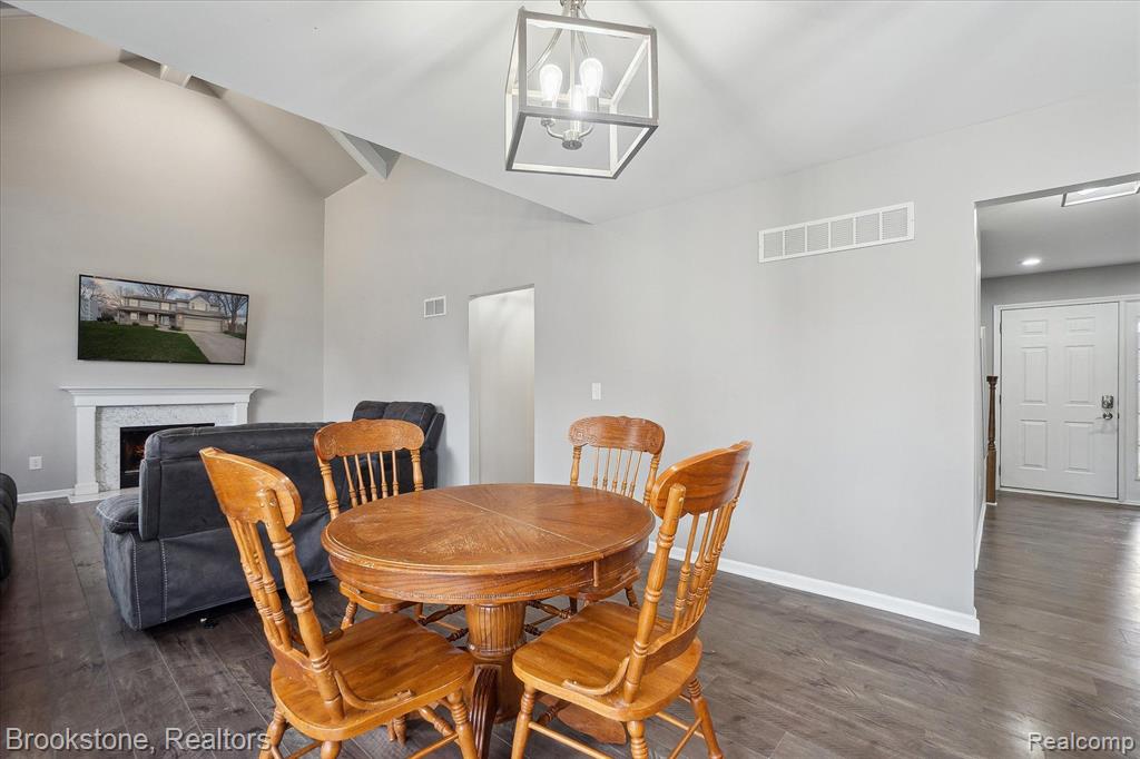 4272 HEATHERSTONE Drive, Waterford, MI 48329 — Photo 15