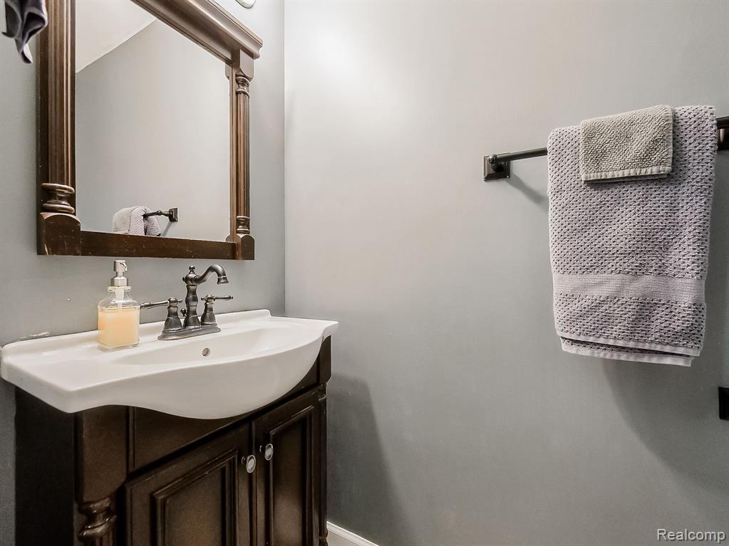 16515 TERRACE VILLAGE Drive, Taylor, MI 48180 — Photo 9