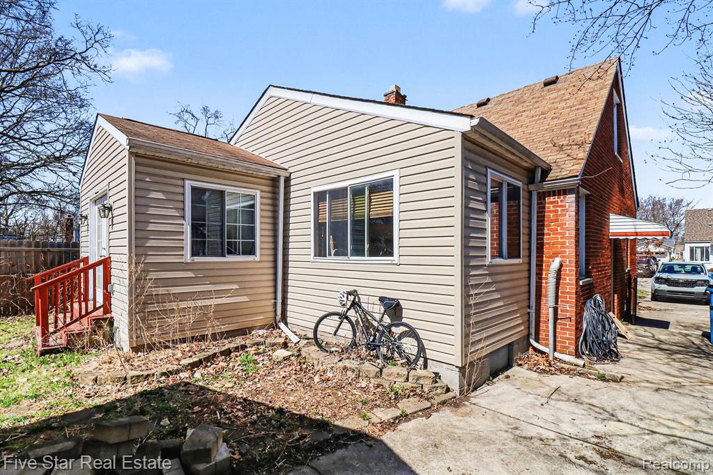24691 Colgate Street, Dearborn Heights, MI 48125 — Photo 16