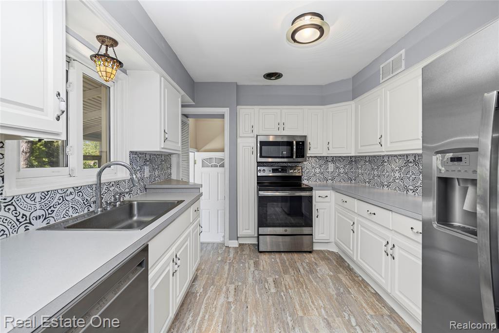 6740 Brockhurst Boulevard, West Bloomfield, MI — Photo 5