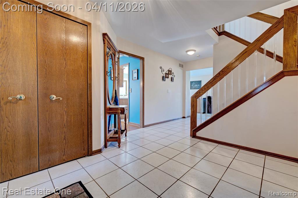 6400 Oak Hill Road, Ortonville, MI 48462 — Photo 5